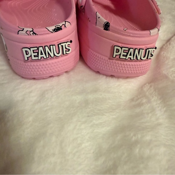 Crocs X Peanuts collab Mary Jane Clog NWT W8 M6 - Picture 13 of 13